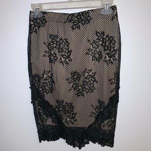 BLACK & NUDE LACE OVERLAY SKIRT SIZE SMALL
